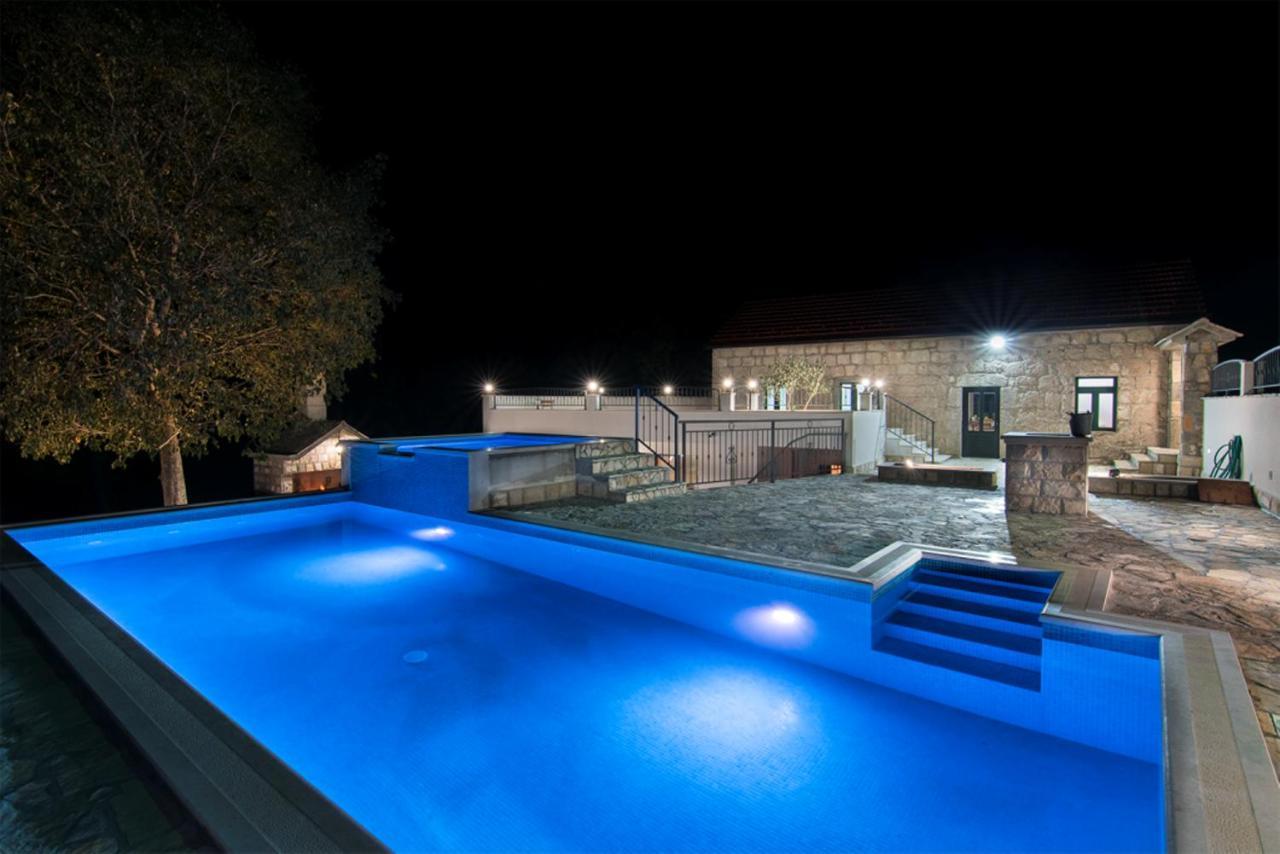 Вілла Dvori Stipanovi With Heated Pool And Jacuzzi Donje Rascane Екстер'єр фото