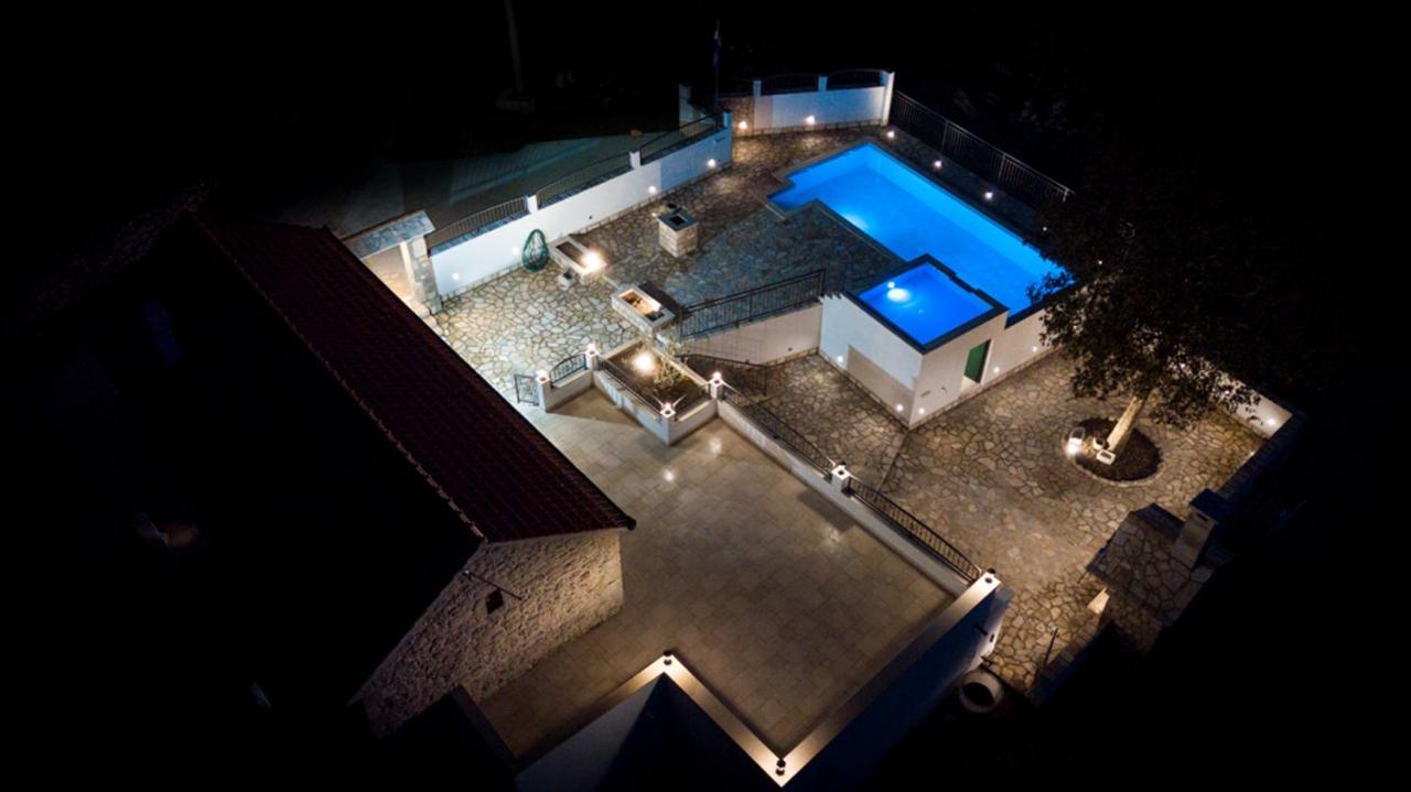 Вілла Dvori Stipanovi With Heated Pool And Jacuzzi Donje Rascane Екстер'єр фото