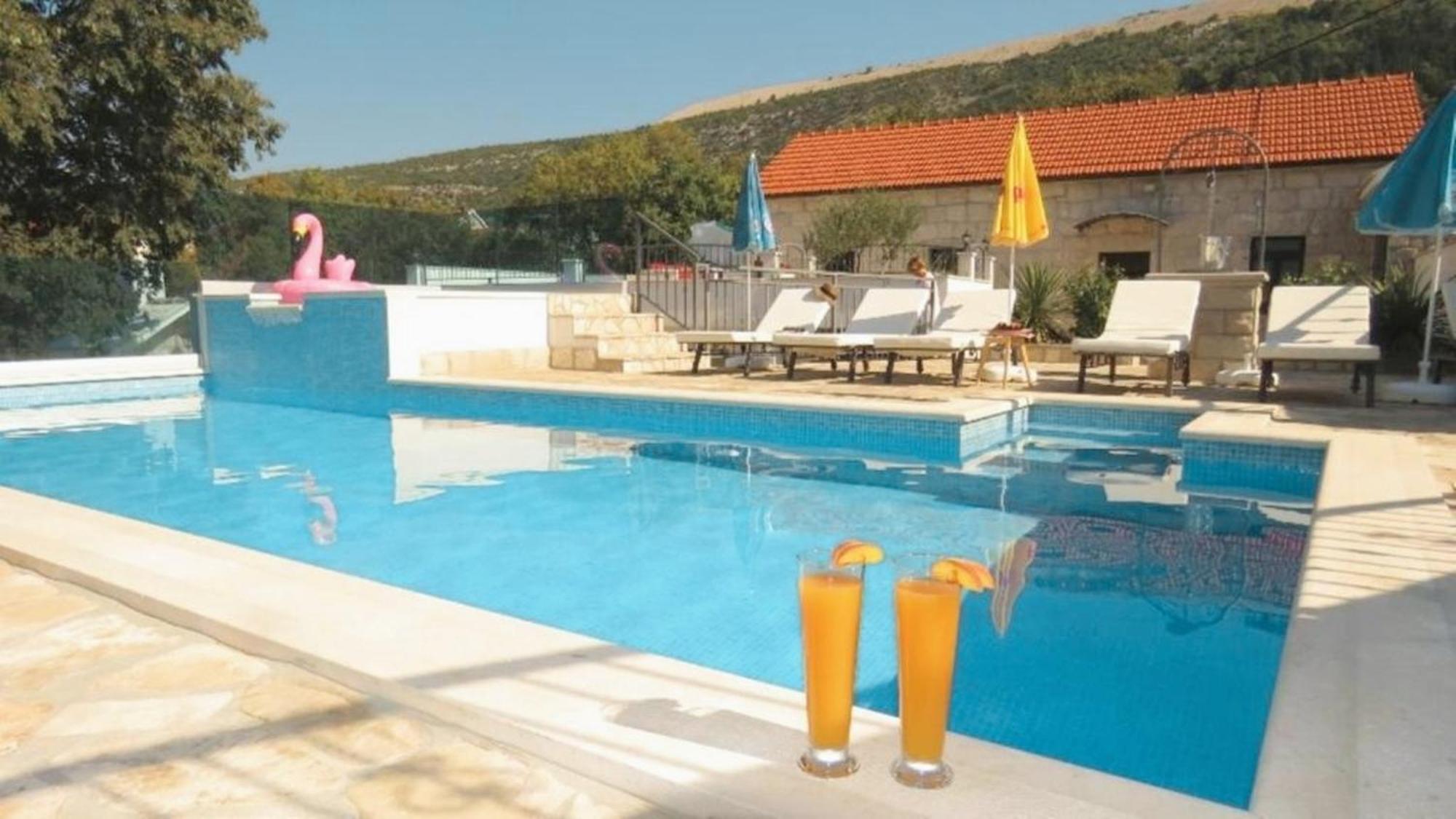 Вілла Dvori Stipanovi With Heated Pool And Jacuzzi Donje Rascane Екстер'єр фото